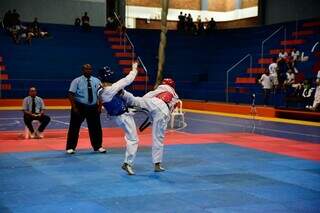 Atletas durante competição de Taekwondo. (Foto: Divulgação/Fundesporte)