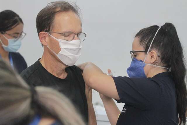 Capital abre unidades de saúde para vacinação contra gripe e covid