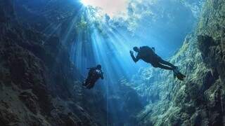 Mergulhar na Lagoa Misteriosa, uma boa pedida para aproveitar o feriado de Corpus Christi  em junho - Foto: Reprodução