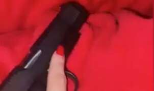 Policial &eacute; condenado por emprestar arma &agrave; amiga que postou v&iacute;deo atirando