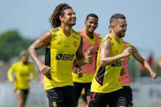 Willian Arão e Everton Ribeiro fazem treino leve no Flamengo. (Foto: Divulgação)