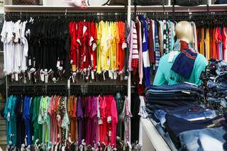 Além de presentes do Dia das Mães, loja tem moda infantil e masculina. (Foto: Henrique Kawaminami)