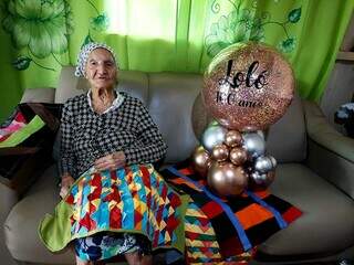 Idoloria Maria Santana completou 100 anos nesta semana. (Foto: Aletheya Alves)