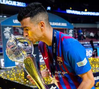 Atleta de Campo Grande conquista Champions League de Futsal com o Barcelona 