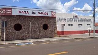 Entrada da Santa Casa de Cassilândia, no município do interior sul-mato-grossense, para onde vítima foi encaminhada inicialmente. (Foto: Reprodução/Rádio Jota)