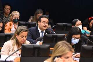 Fábio Trad durante reunião da Comissão da Mulher. (Foto: Cláudio Basílio/PSD)