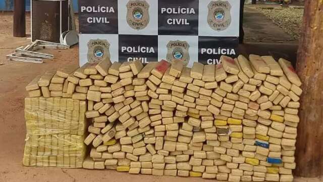 Pol&iacute;cia encontra 300 kg de maconha em ve&iacute;culo estacionado perto de escola
