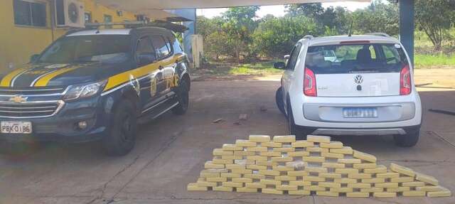 Com filhos no carro, casal &eacute; preso transportando R$ 10 milh&otilde;es em coca&iacute;na