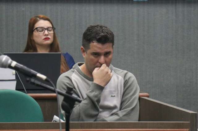 &quot;Escondi minha filha&quot;, descreve sobrevivente de atentado que matou professora