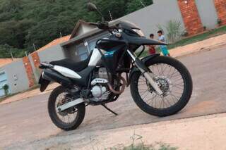 Jovem &eacute; assaltada e tem moto roubada por &quot;casal do crime&quot; em Lad&aacute;rio