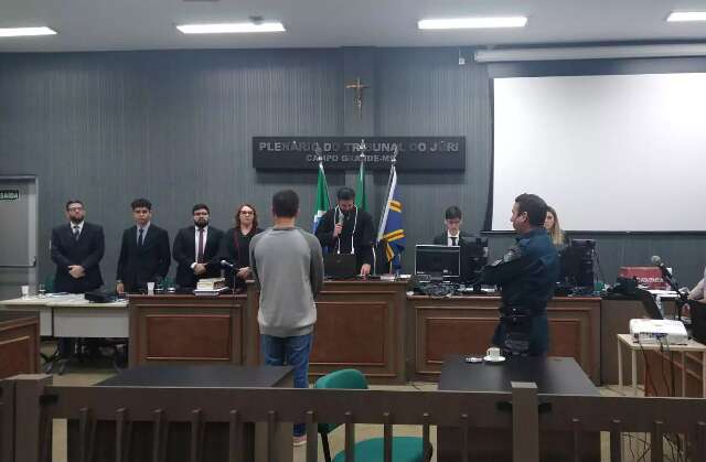 Ex-guarda que matou a tiros recebe senten&ccedil;a: 44 anos preso por duplo homic&iacute;dio 