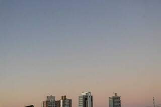 Céu claro nesta manhã em Campo Grande (Foto: Henrique Kawaminami)