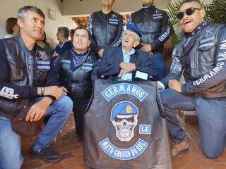 Ingrantes do moto clube Germanus participaram do momento. (Foto: Marcos Maluf)