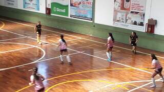 Meninas em quadra pela Copa Pelezinho de Futsal. (Foto: Divulgação)