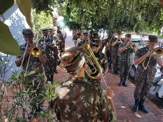 Banda do Comando Militar do Oeste se responsabilizou pelas partes musicais. (Foto: Marcos Maluf)