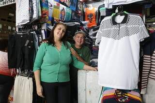 Lauro Augusto de Oliveira e Janaína Cristina Prado são donos de loja no Camelódromo. (Foto: Kísie Ainoã)