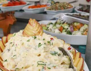 Salada de batatas com maionese é outra vilã em preços. (Foto: Paulo Francis)