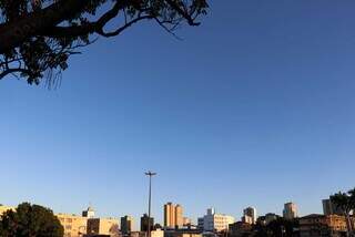 Previs&atilde;o para domingo &eacute; de tempo firme com muito sol e calor em Campo Grande 