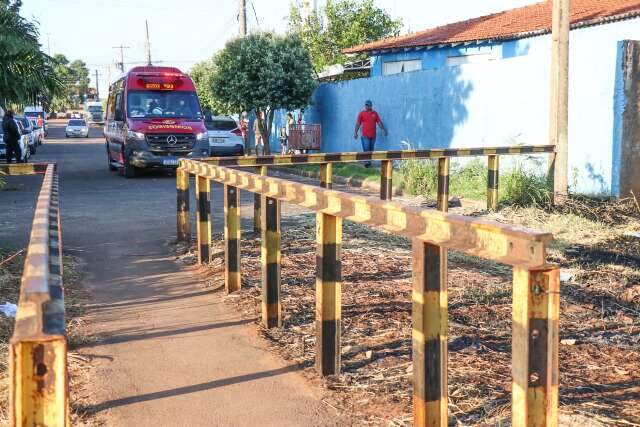 Homem &eacute; resgatado em estado grave ap&oacute;s ser encontrado agonizando na rua
