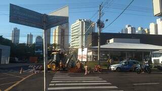 Reparo de buraco que danificou 5 ve&iacute;culos deve ser conclu&iacute;do amanh&atilde;