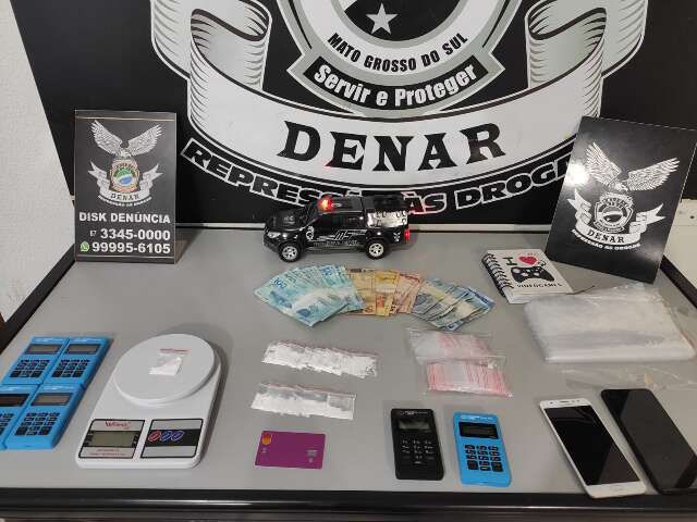 Traficante do J&oacute;quei Clube &eacute; presa com dinheiro e 17 por&ccedil;&otilde;es de coca&iacute;na 