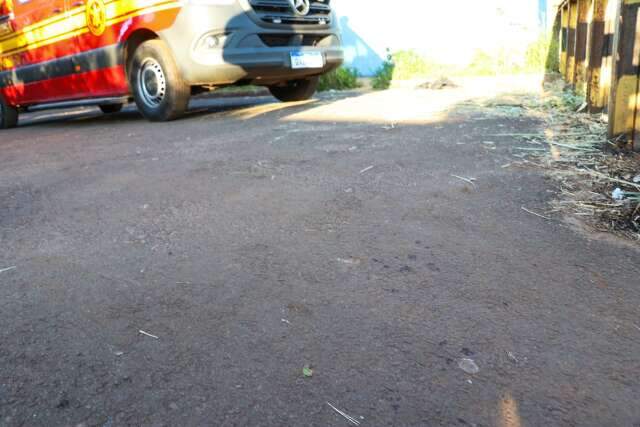 Homem encontrado agonizando ap&oacute;s ser esfaqueado, aguarda cirurgia na Santa Casa