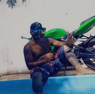 Jovem de 27 anos morre em colis&atilde;o de moto com caminh&atilde;o na BR-262 