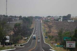 Área urbana de Ribas do Rio Pardo é dividida pela BR-262. (Foto: Marcos Maluf)