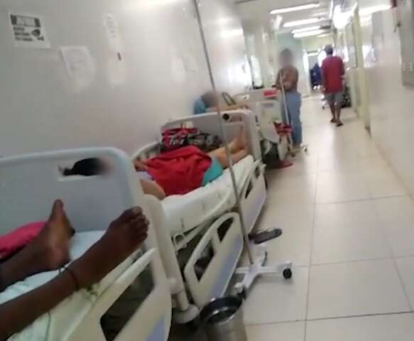 &quot;Internados&quot; nos corredores, pacientes aguardam vagas no HU