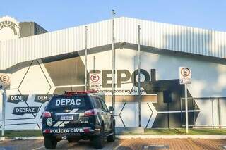 Depac Cepol, em Campo Grande, onde o caso foi registrado. (Foto: Henrique Kawaminami)