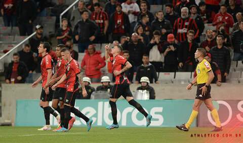 Na estreia de Felipão, Athletico Paranaense goleia o Tocantinópolis por 4 a 0