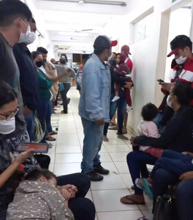 Pacientes aguardam atendimento médico na UPA do Jardim Leblon. (Foto: Direto das Ruas)