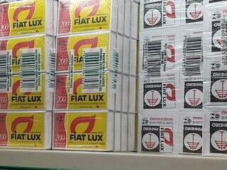 Caixa de fósforos da marca Fiat Lux &#34;perderam&#34; 40 palitos desde o ano passado. (Foto: Cleber Gellio)