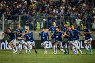 Comemoração dos jogadores do Cruzeiro durante os pênaltis. (Foto: @Staff_images/Cruzeiro) 