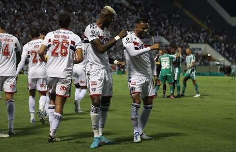 Com gols de Arboleda e Igor Vinícius, São Paulo vence Juventude por 2 a 0 