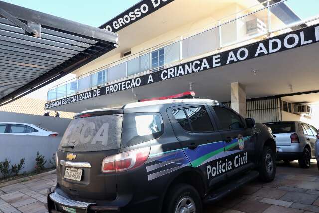 Casa de professora acusada de abuso &eacute; alvo de buscas