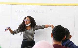 Larissa fala sobre racismo em aula e contexto social. (Foto: Henrique Kawaminami)