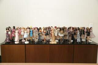 Em casa, Patricia guarda a coleção das 68 Barbies. (Foto: Kísie Ainoã)