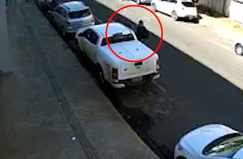 Ladrões usam dispositivo para destravar camionete e levam bolsa com R$ 12 mil