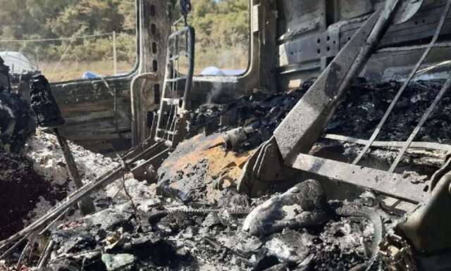 Inc&ecirc;ndio destr&oacute;i cabine de carreta em p&aacute;tio de ag&ecirc;ncia em Corumb&aacute;