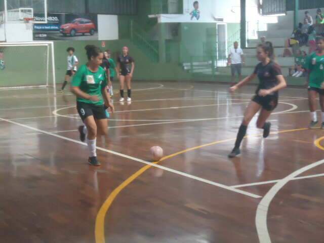 Goleada de 9 a 3 fecha fase de classifica&ccedil;&atilde;o da Copa Pelezinho de Futsal