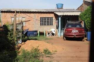 Residência onde casal morava, na Vila Neusa, em Campo Grande. (Foto: Kísie Ainoã)