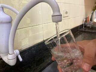 Locais seriam obrigados, segundo proposta de lei, a servir água potável gratuitamente. (Foto: Caroline Maldonado)