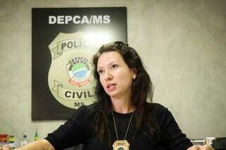 Delegada Fernanda Mendes, responsável pelo inquérito. (Foto: Henrique Kawaminami)