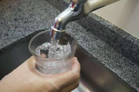 Maioria concorda com projeto que obriga restaurantes a servirem água de graça