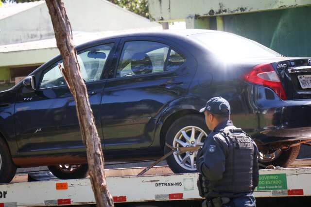 &quot;Perdeu, cad&ecirc; o ouro?&quot;: ladr&otilde;es levam 6 minutos para render idoso e roubar carro