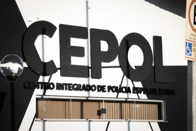 Ap&oacute;s fornecer c&oacute;digo, idoso tem celular resetado e perde R$ 100 mil