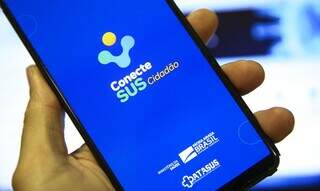Celular logando em aplicativo Conecte SUS (Foto: Marcelo Camargo | Agência Brasil)