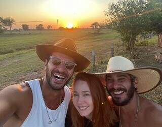 Leandro Lima, Camila Morgado e Thommy Schiavo no Pantanal.&nbsp;