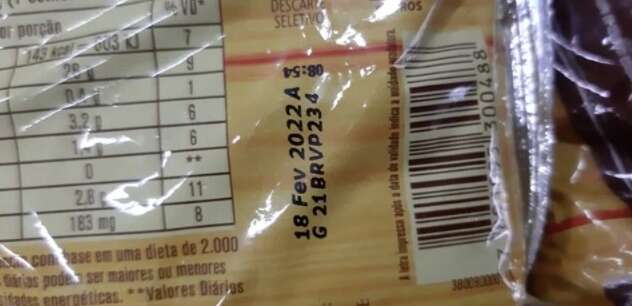 Consumidores denunciam e Procon/MS encontra alimentos vencidos em supermercado 